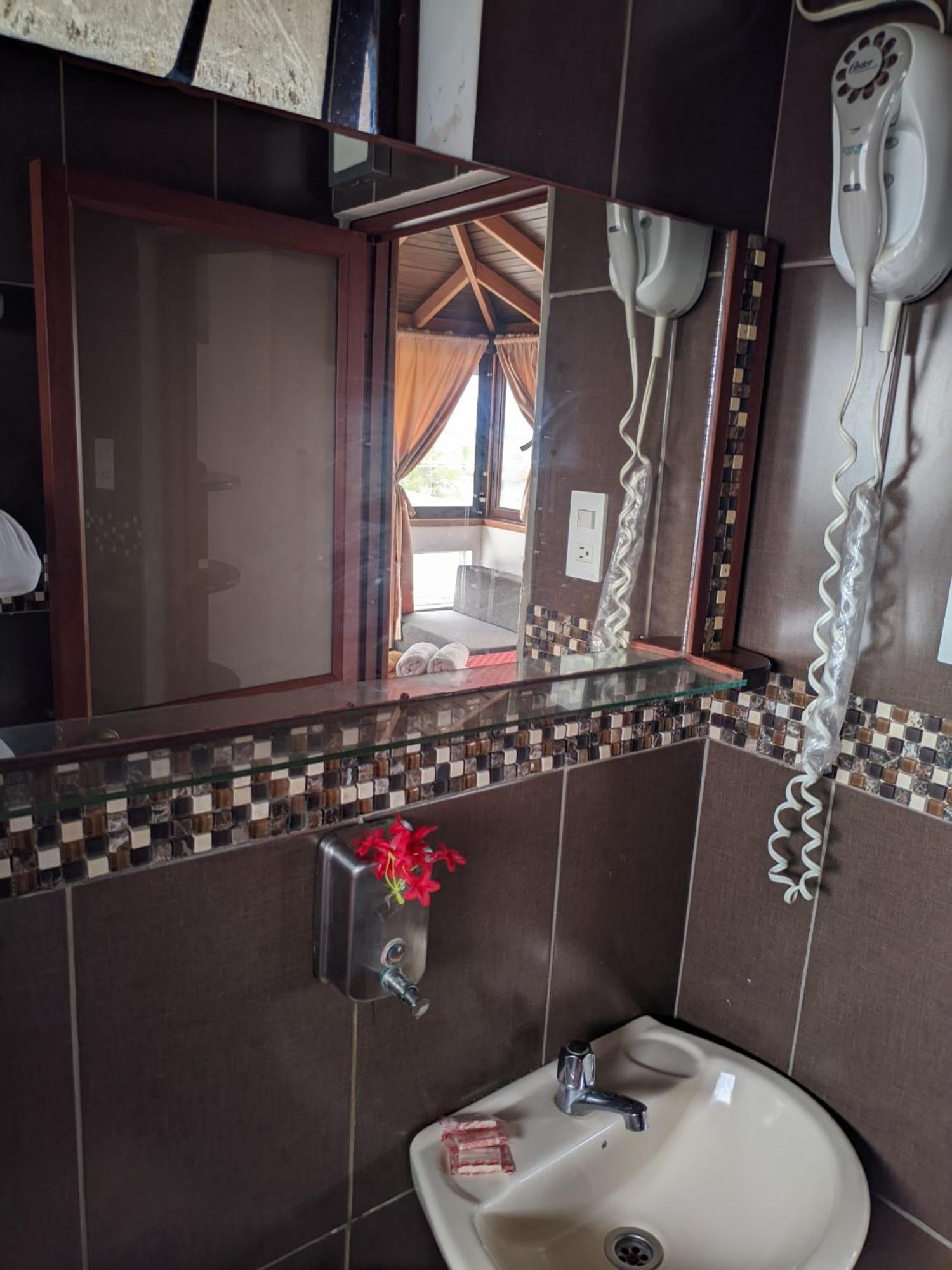 Hotel Sun Island à Puerto Villamil Extérieur photo
