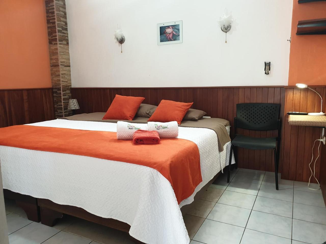 Hotel Sun Island à Puerto Villamil Extérieur photo
